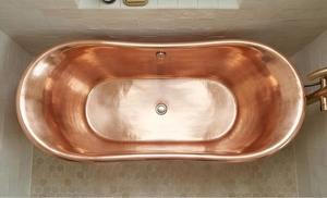 Baignoire en cuivre rustique de style farmhouse pour la rénovation de maisons de luxe, avec construction en cuivre massif et design artisanal - Product Image 2