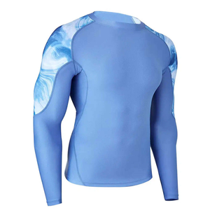 Camiseta de Compresión Deportiva para Hombre, Manga Larga, Azul Claro, Diseño de Remolinos Marinos, Hombros con Patrón de Mármol, para Entrenamiento Atlético y Gimnasio - Product Image 1