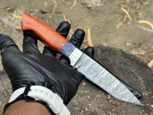 Couteau de chasse Bowie en acier Damas fait main avec manche en bois orange et bois bleu, personnalisé OEM ODM, artisanat haut de gamme, lame pleine longueur - Product Image 1