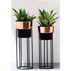 Ensemble de 2 jardinières élégantes en métal doré, style mid-century modern, pour plantes d'intérieur, avec support en fer, pour la décoration de bureau ou de balcon. - Product Image 5