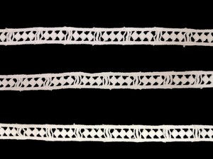 Oferta Especial: Encaje GPO de Algodón Blanco Premium – Cinta de Guipur con Diseño Geométrico de Diamantes para Bordes de Sarees, Vestidos de Novia y Decoración del Hogar - Product Image 2