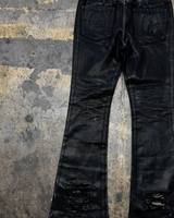 Jean en denim tendance pour homme, personnalisé, de créateur, coupe skinny, clouté, déchiré, effet vieilli, ciré, coupe cloche, coupe bootcut, évasé, baggy, empilé