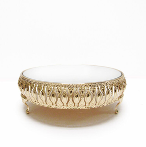 Support de présentation moderne en or avec plateau blanc épuré et bordure incrustée de strass étincelants, disponible à prix de gros. - Product Image 2