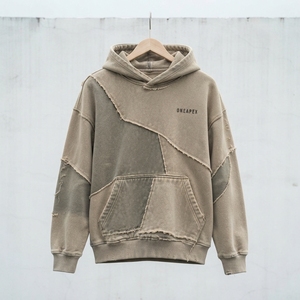 Sweat-shirt surdimensionné personnalisé pour homme, style streetwear, avec patchwork crème, effet vieilli et bords bruts - Product Image 4