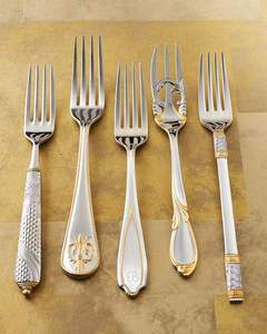 Juego de cubiertos de metal brillante que ofrece un acabado brillante, un diseño equilibrado y una experiencia agradable a la hora de comer. - Product Image 2