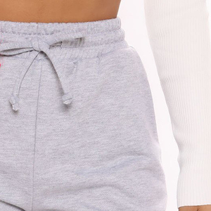 Shorts Deportivos Transpirables y Ligeros para Mujer con Cinturón, Lazo y Remaches - Ropa Casual Cómoda para Adultos, Impermeable y Ecológica - Product Image 4