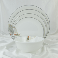 Ensemble de 4 assiettes en mélamine blanches avec ligne noire, vaisselle de luxe, qualité alimentaire, polies, durables, compatibles lave-vaisselle, compatibles micro-ondes, non toxiques