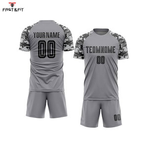 Maillots de football personnalisés en sublimation à manches courtes en coton, couleurs personnalisées et design unisexe pour le football d'été - Product Image 1