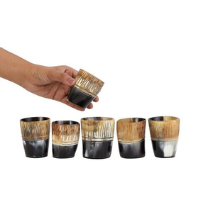 Vaso de chupito de cuerno tallado a mano para eventos de juego de rol de fantasía. Vaso de chupito vikingo personalizado para fanáticos de Juego de Tronos. Artesanía natural. - Product Image 3