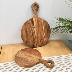 Tabla de cortar de madera hecha a mano con un diseño atemporal que complementa cualquier decoración y estilo de cocina por blossom craft india. - Product Image 5