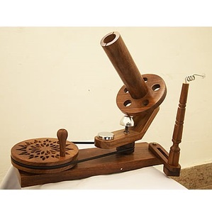 Enrouleur de Fil en Bois Robuste Grande Capacité à Manivelle pour Crochet et Tricot – Vente en Gros - Product Image 1