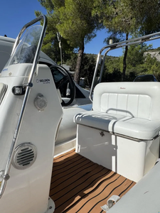 A-d-v-e-n-t-u-r-e 520 Barco usado de calidad premium - Product Image 5