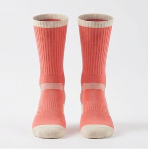Calcetines de Hombre, Estilo Deportivo, Color Coral Sólido, Tejido Transpirable de Algodón y Elastano, para Uso Diario, Primavera - Product Image 1
