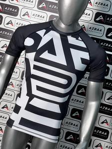 เสื้อรัดกล้ามเนื้อสีส้มสำหรับผู้ชายรุ่นปี 2026 ของแท้ พร้อมกางเกงขาสั้นสีดำ พิมพ์ลายแบบ Sublimation ชุดสำหรับศิลปะการต่อสู้แบบกระชับรูป - Product Image 5