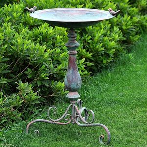 Bebedero para Pájaros de Metal de Fabricante Confiable con Base Decorativa Resistente para Jardín, Patio y Alimentación de Aves - Product Image 1
