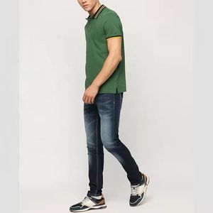 Camiseta de Cuello Alto Verde para Hombre, Manga Corta, con Ribete en Contraste, Logotipo Frontal, Corte Regular, 100% Algodón Tejido, Transpirable, Estilo Casual - Product Image 5