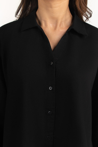 Camiseta Negra con Botones para Mujer, Diseño Nuevo, Talla Grande, Corte Holgado, Dobladillo Asimétrico, Estilo Casual para el Día a Día - Product Image 4