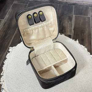 Luxury Mini Portable <b>Tooled</b> Cowhide Genuine Leather Jewelry Cases New Artisan Hand Painted Cute <b>Square</b> Shape Zipper Organizer - Product Image 6