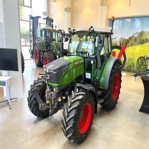 Experimente la agricultura de calidad superior con el tractor Fendt 700 Vario 210 4WD equipado con un eficiente motor diésel y transmisión por engranajes. - Product Image 1
