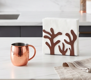 Porte-serviettes unique en métal et fer avec finition marron, parfait pour une utilisation élégante en cuisine et comme décoration de table à manger. - Product Image 5