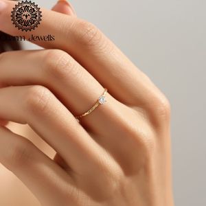แหวนหมั้นผู้หญิง Charm_Jewells ชุบทอง 18K ประดับเพชรโมอิสซาไนต์ทรงลูกแพร์ ดีไซน์เรียบหรู - Product Image 4