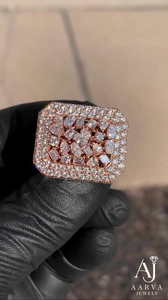 Anillo de Cóctel Piramidal Chapado en Oro Rosa para Hombre AARVA JEWELS con Engaste de Moissanita, Estilo Lujoso - Product Image 4