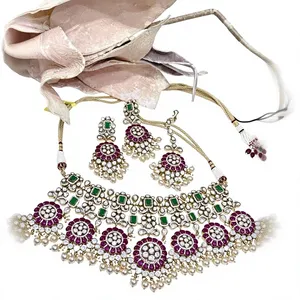 Conjunto de Joyería Nupcial Clásica India, Collar y Aretes con Rubíes y Esmeraldas, Collar Étnico Chapado en Oro para Boda, Compromiso o Fiesta - Product Image 1