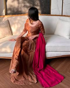 Elegante Conjunto Kurti Palazzo Marrón con Dupatta Rosa para Mujer – Traje Étnico de Diseñador para Fiesta con Bordado Minimalista - Product Image 3