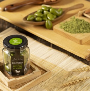 Dragées au chocolat matcha premium avec amandes pour cadeaux d'entreprise dans une boîte personnalisée - Product Image 4