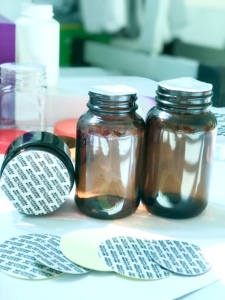 Sellos de Plástico Fáciles de Aplicar para Botellas Farmacéuticas, Sellado Manual, Impresión de Serigrafía, Compatible con OEM/ODM, Hecho en Vietnam - Product Image 2