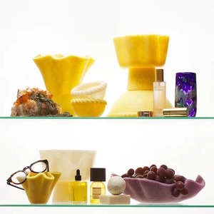 Jarrón de Flores de Resina Amarillo de Alta Calidad, Moderno, Artesanal, Ecológico, Duradero e Impermeable para Decoración del Hogar y Bodas - Product Image 4