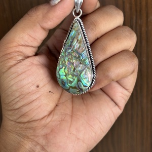 Pendentifs et breloques uniques en coquille d'ormeau naturelle de style bohème, bijoux élégants et originaux, collier serti pour femme - Product Image 4