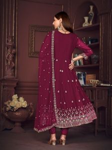 Costume Anarkali rose foncé pour femme, très demandé, manches 3/4, semi-couture, pour fêtes et mariages - Product Image 6