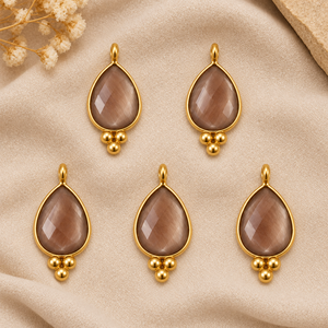 Colgante de Piedra Preciosa Facetada en Forma de Pera Ojo de Gato Color Durazno con Bisel Chapado en Oro para Fabricación de Joyas - Product Image 6