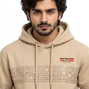 Detalles de cristal, tela transpirable, ajuste cómodo, costuras duraderas y sudadera con capucha premium personalizada con pedrería que llama la atención. - Product Image 5