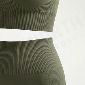 ชุดโยคะไซส์ใหญ่สำหรับผู้หญิง ชุดออกกำลังกายสองชิ้น ผ้าไร้ตะเข็บ ยืดหยุ่นสูง กางเกงเลกกิ้งเอวสูง เสื้อชั้นในแบบ Racerback ชุดออกกำลังกาย - Product Image 5