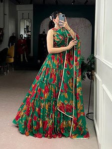 Ensemble Lehenga Choli à imprimé floral marbré avec dupatta pour les occasions festives et les mariages - Product Image 2