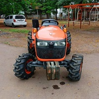 Tracteur Kubota B2441 fiable, petit, 4x4, conçu pour les tâches agricoles modernes et une gestion efficace des champs