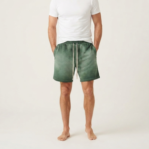 Shorts de jogging pour homme en coton French Terry délavé à l'acide, design tendance, avec cordon de serrage, imprimé personnalisé et ourlet brut effet soleil délavé - Product Image 1