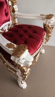 Fauteuil Trône de Roi Élégant en Bois Massif, Design Victorien, avec Tête de Lion Sculptée, Finition Feuilles d'Or Blanc, Capitonnage, Style Antique pour Hôtel