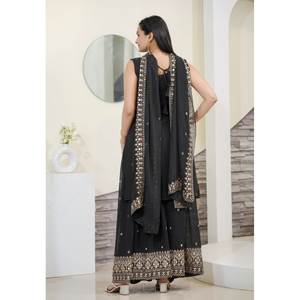 Magnifique ensemble Sharara en tissu transparent pour les occasions spéciales, orné de broderies à sequins - Product Image 4