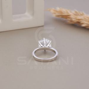 Bague solitaire en moissanite 10 mm avec pavé, pour mariage et fiançailles, en or, élégante, étincelante, pièce de luxe pour femme, Inde - Product Image 3