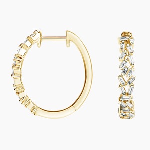 Pendientes de Aro con Racimo de Diamantes Cultivados en Laboratorio con Corte Baguette de Lujo en Oro Amarillo de 18K - Product Image 3