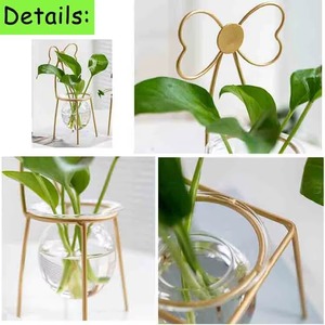 Terrarium en forme de chaise avec cadre doré pour une décoration de table de salon unique et un style intérieur accrocheur, vente en gros depuis l'Inde - Product Image 5