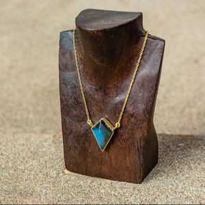 Collar con Colgante Geométrico de Lapislázuli Chapado en Oro, Engaste en Bisel, Joyería Unisex Minimalista para Uso Diario - Product Image 5