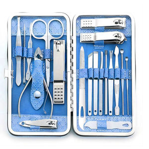 Kit professionnel de manucure et pédicure en acier inoxydable plaqué or, avec logo personnalisé, pour outils durables de repousse-ongles, coupe-ongles et ciseaux. - Product Image 1