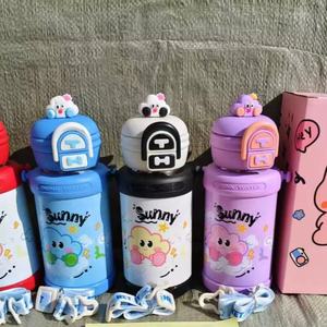 Adorable Botella de Agua Infantil con Tapa de Dibujos Animados, Botella Reutilizable para la Escuela, Viajes, Picnic y Uso Diario - Product Image 1