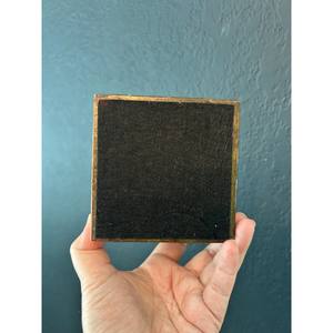 Le design minimaliste de la boîte à bijoux la rend une pièce attrayante pour les coiffeuses, les commodes et les tables de chevet. - Product Image 4