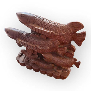 Statue de poisson en bois de palissandre massif artisanale, sculpture Feng Shui par Tam Viet pour la décoration de table à la maison - Product Image 4
