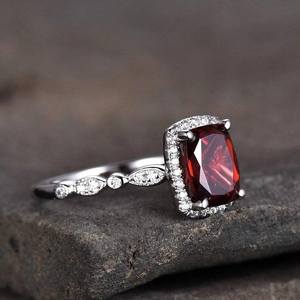 Bague de mariage en argent sterling avec grenat rouge naturel, pierre de naissance de janvier, taille émeraude - Product Image 3